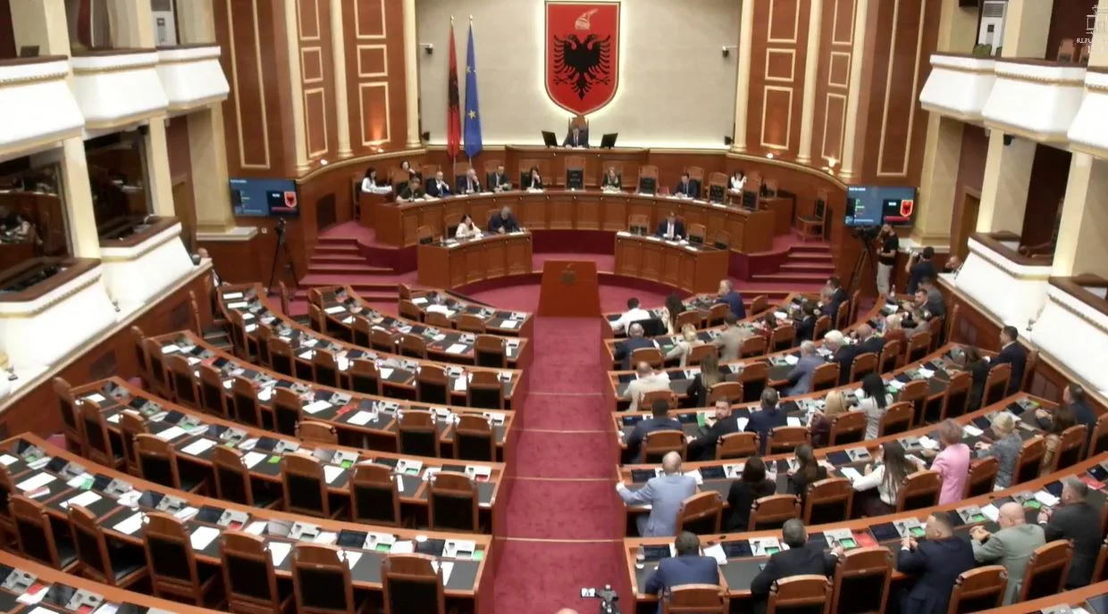Kuvendi miraton huanë 302 milionë dollarë nga SHBA, opozita bojkoton seancën