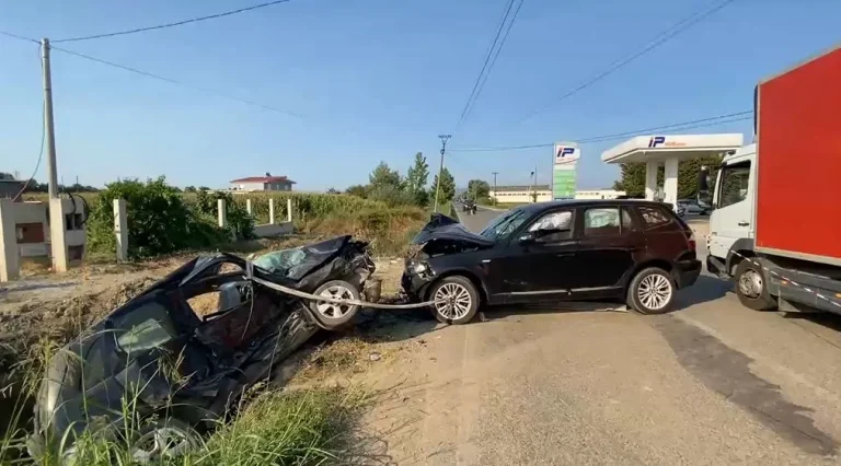 Aksident i rëndë në aksin Çermë-Divjakë, një viktimë dhe 5 të plagosur