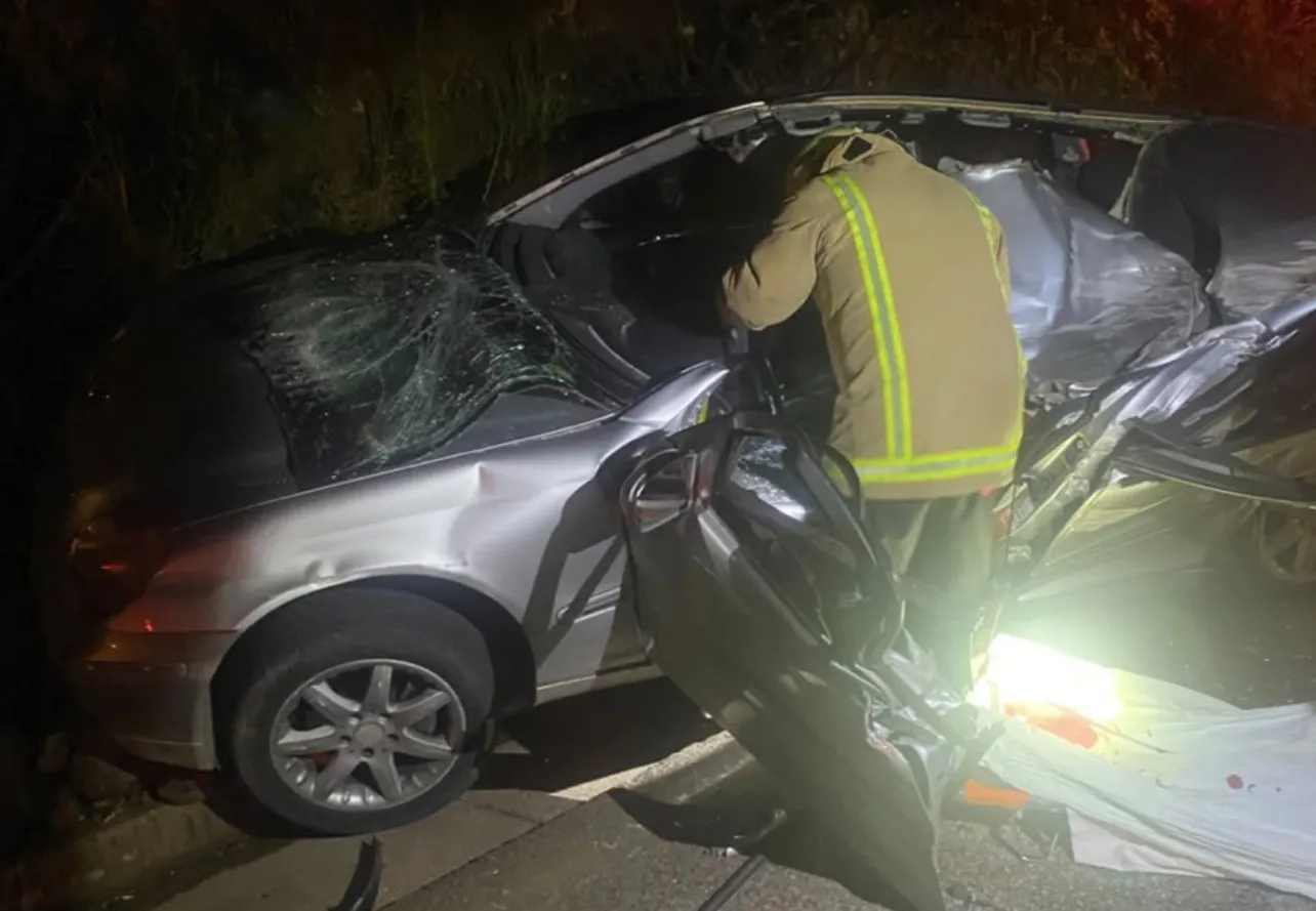Tragjedi në aksin Prrenjas-Librazhd! Guri i shkëputur nga mali bie mbi makinë, vdes 42-vjeçari