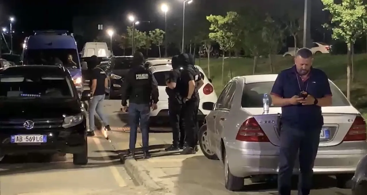 Emri  U qëllua me plumba sapo zbriti nga mjeti  identifikohet vrasesi i 40 vjeçarit  Si ndodhi krimi