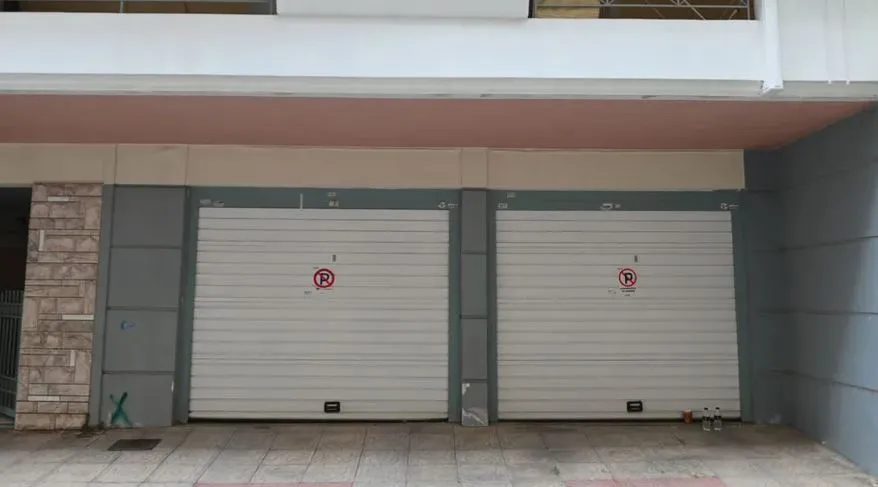Dy të rinj gjenden të vdekur brenda makinës në parking, shkak kondicioneri