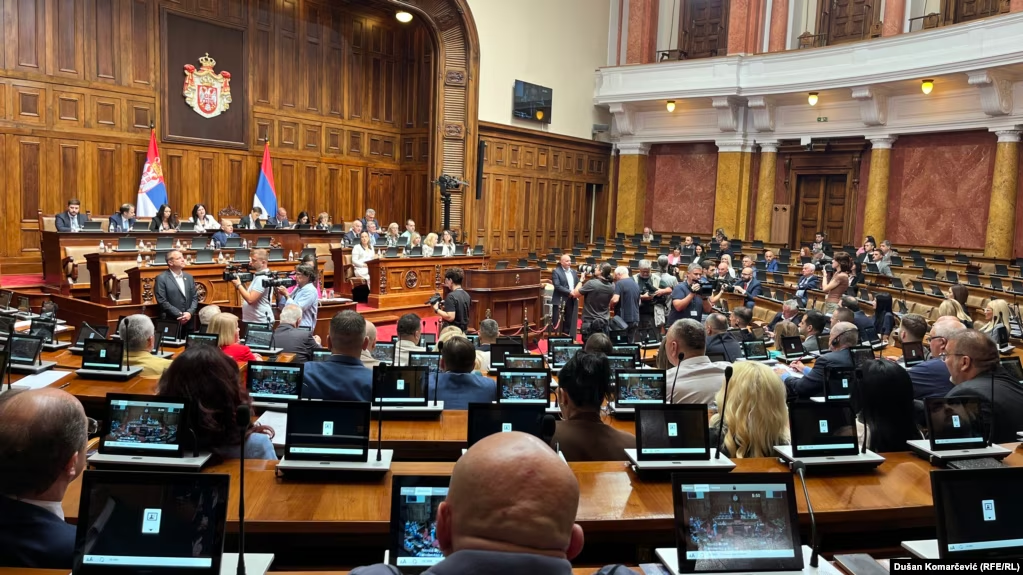 Mbi 50 deputetë opozitarë në Serbi kërkojnë shkarkimin e ministres Paunoviç pas deklaratës për Kosovën