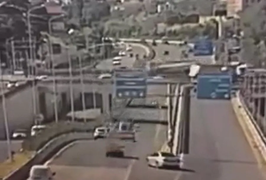 Dalin PAMJET/ Momenti kur betonierja “fluturon” mbi nënkalim