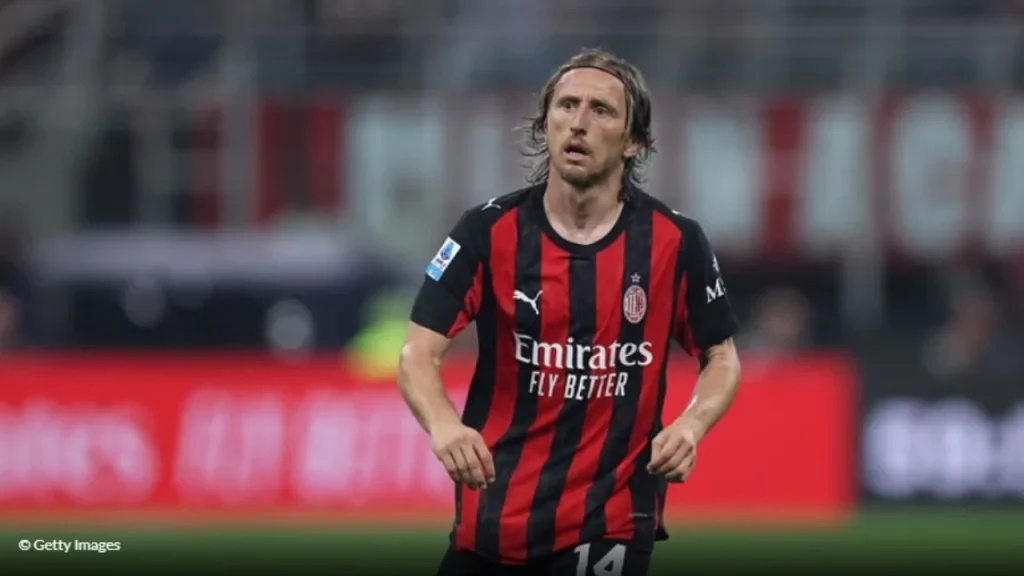 Luka Modric rinovon kontratën me Milanin deri në vitin 2027