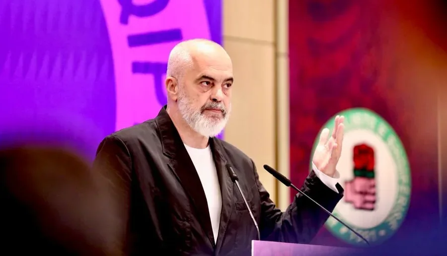 Shehaj rrëmbeu dokumentin/ Reagon Rama: Tentoi të ikte me vrap njësoj si ballistët pas hynin në kotec