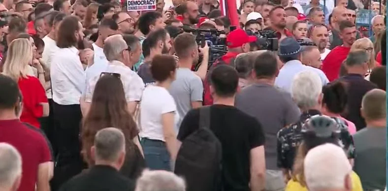 Qytetarët në protestë për 41 ditësh, kërkohet largimi i Ramës