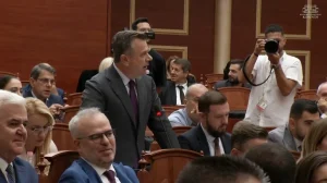 “Shërbëtor i karteleve të drogës” – Berisha akuza Ballës: Bën pazare me Suel Çelën!