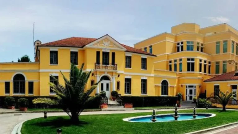 (MESAZHI) Ambasada e SHBA paralajmëron shqiptarët për vizat