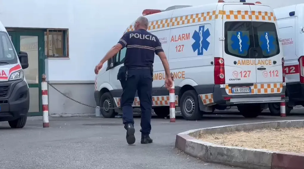 Durrës / Plagosen tre të rinj pas një konflikti me thika, një nga autorët 15 vjeç