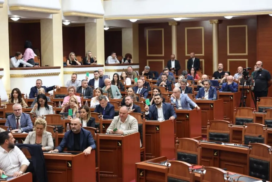 Bloomberg: Kredia ushtarake me SHBA miratohet me shpejtësi në mesin e protestave për dorëheqjen e Ramës