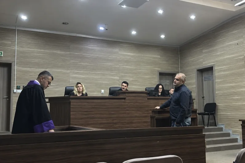 Ish kreu i bashkisë Prishtinë, Shpend Ahmeti dënohet me dy vjet burg