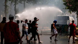 “Mjaft është mjaft!” – Sky News: Protestat në Tiranë janë kthyer në revoltë ndaj Edi Ramës