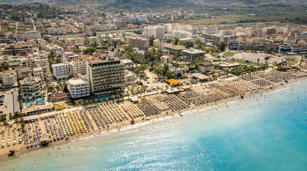 VIDEO/ Tjetër incident në Golem. Punonjësit e resortit rrihen me pushuesit turq
