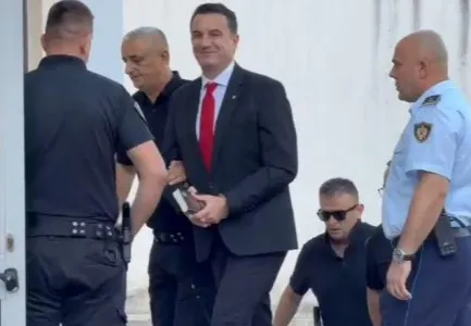 Padia ndaj prokurorit Ols Dado, Veliaj në gjyq: Veshi uniformën e shtetit dhe më rrëmbeu nga zyra