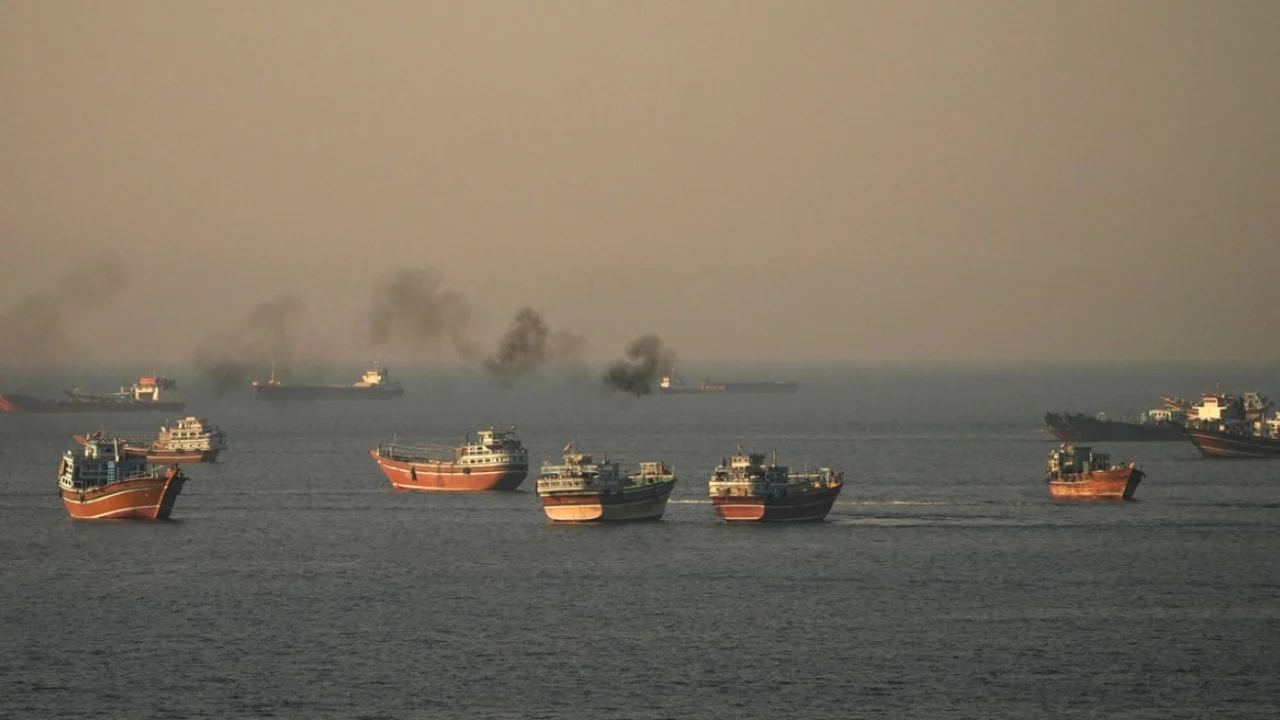 Kriza SHBA-Iran përshkallëzohet, Teherani kërcënon me mbylljen e Hormuzit, nafta nis rritjen