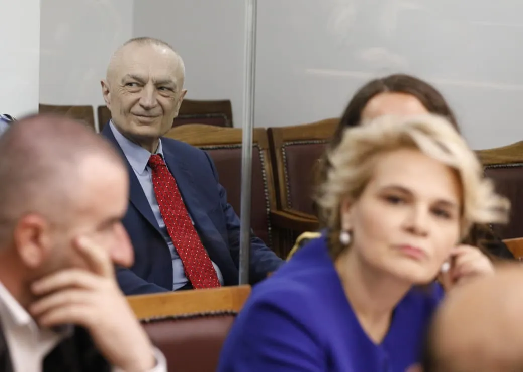 Gjyqi i Metës, ish-presidenti përfaqësohet me avokatin e ri: Nuk më janë vënë në dispozicion të gjithë aktet