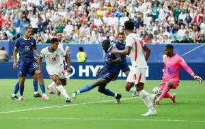 Një nga klasikët e të gjitha kohërave të Kupës së Botës, Anglia trondit Francën në një ndeshje thriller