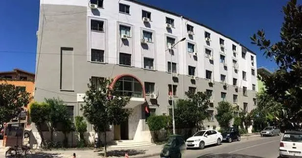 Zbardhet skema e tjetërsimit të pronave në Durrës, gjykata lëshon 12 masa sigurie (EMRAT)