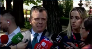 Balla fyen protestuesit: Nuk na ndalin një grup mbeturinash 