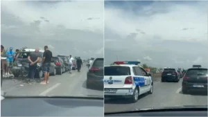 Përplasen 5 makina në autostradën Tiranë-Durrës, krijohet trafik i rënduar