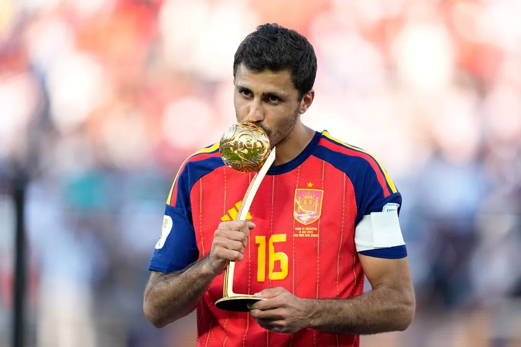Spanja i rremben titujt Lionel Messi-t, Rodri shpallet lojtari i turneut në Kupën e Botës
