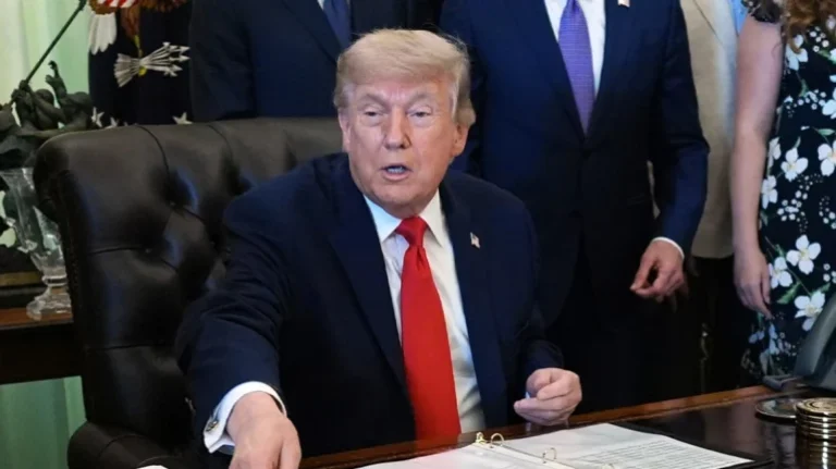 Tymi i zjarreve mbuloi SHBA-në, Trump paralajmëron tarifa ndaj Kanadasë