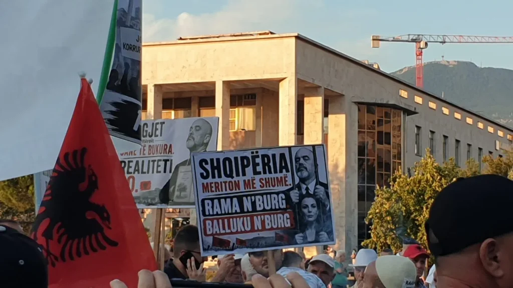 37 ditë protestë, qytetarët kërkojnë largimin e Ramës 