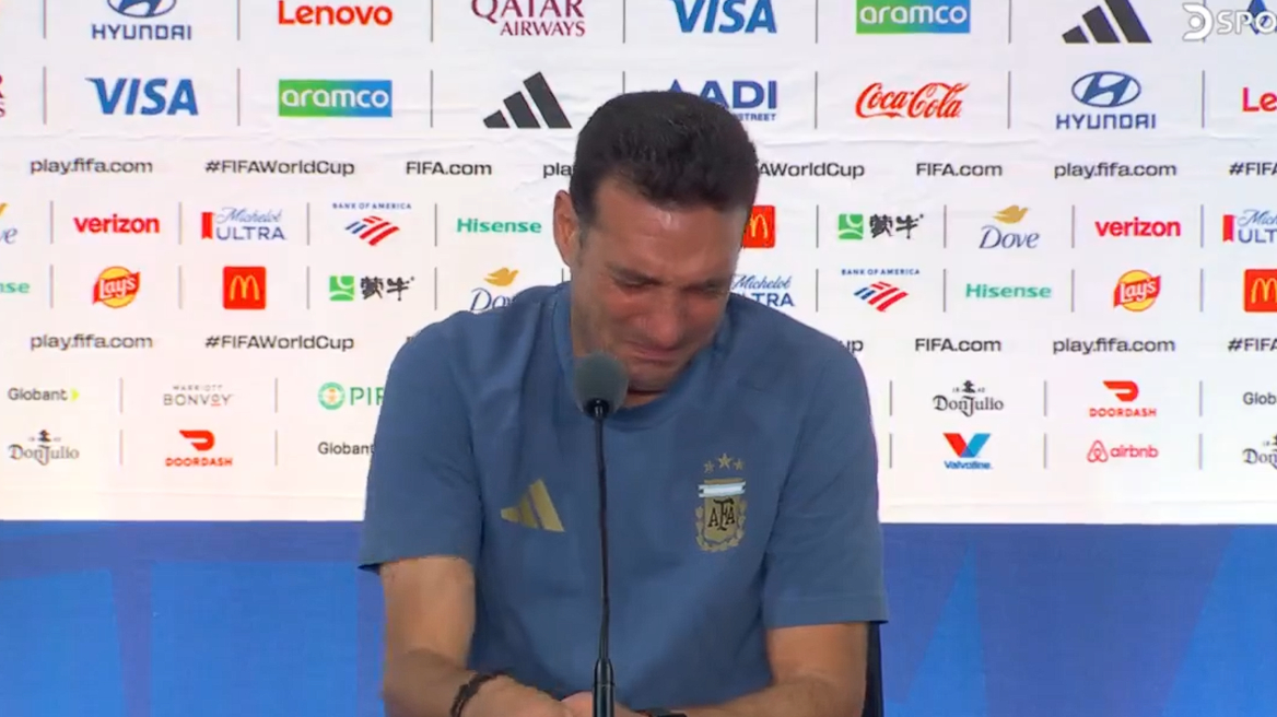 VIDEO/ Trajneri i Argjentinës shpërthen në lot dhe braktis konferencën për shtyp