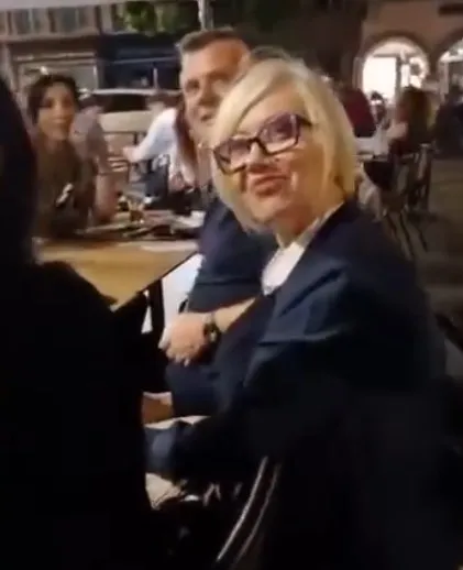 Shqipëria në protestë, socialistët KAPEN MAT duke lozur murlan në Strasburg